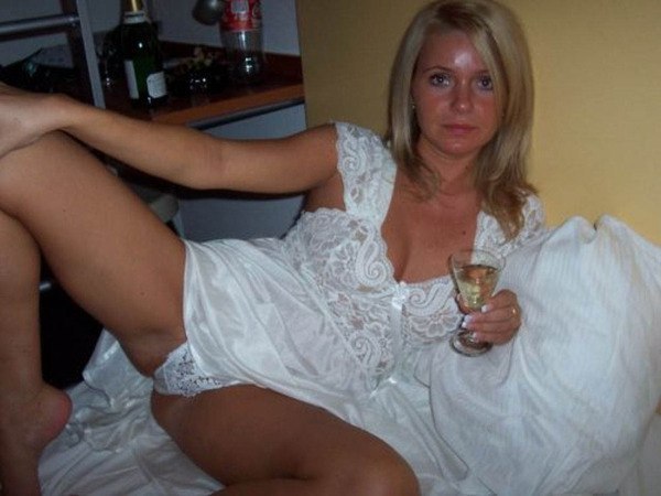 Мамы в возрасте любят алкоголь и интимные продолжения вечера 2 фотка